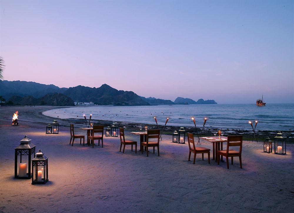 Al Bustan Palace, A Ritz-Carlton Hotel Muscat Exterior photo Beachfront dining at The Shore