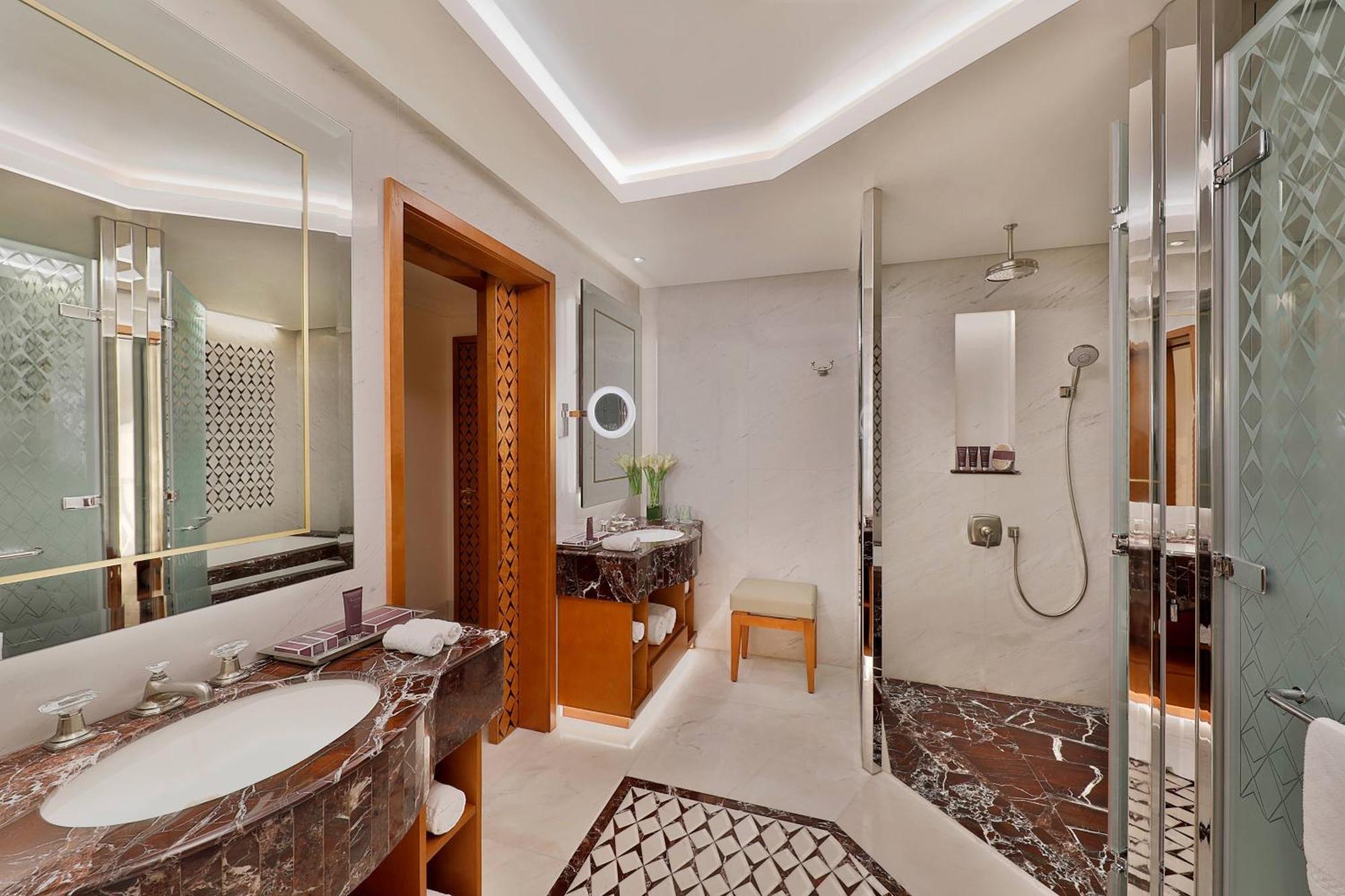 Al Bustan Palace, A Ritz-Carlton Hotel Muscat Exterior photo Bathroom