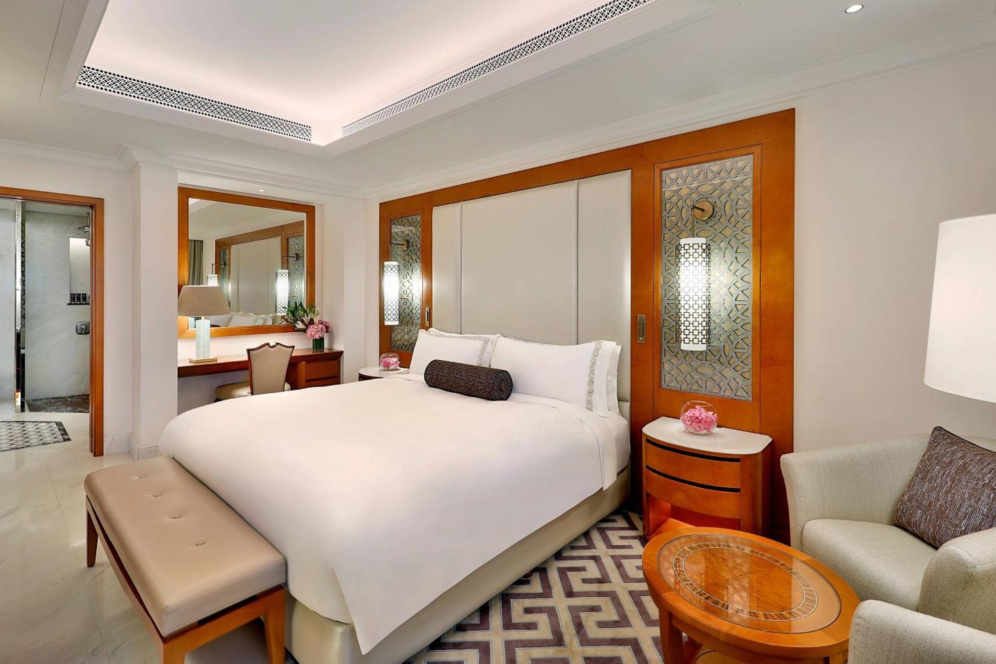 Al Bustan Palace, A Ritz-Carlton Hotel Muscat Exterior photo A room at the Taj Mahal Palace