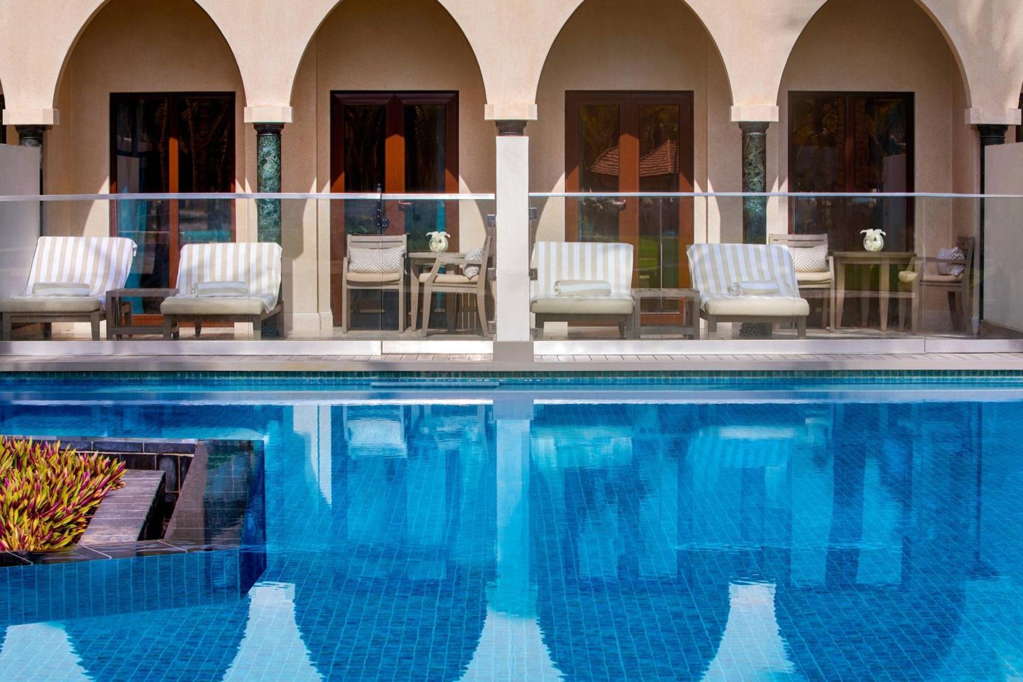 Al Bustan Palace, A Ritz-Carlton Hotel Muscat Exterior photo The swimming pool at the hotel