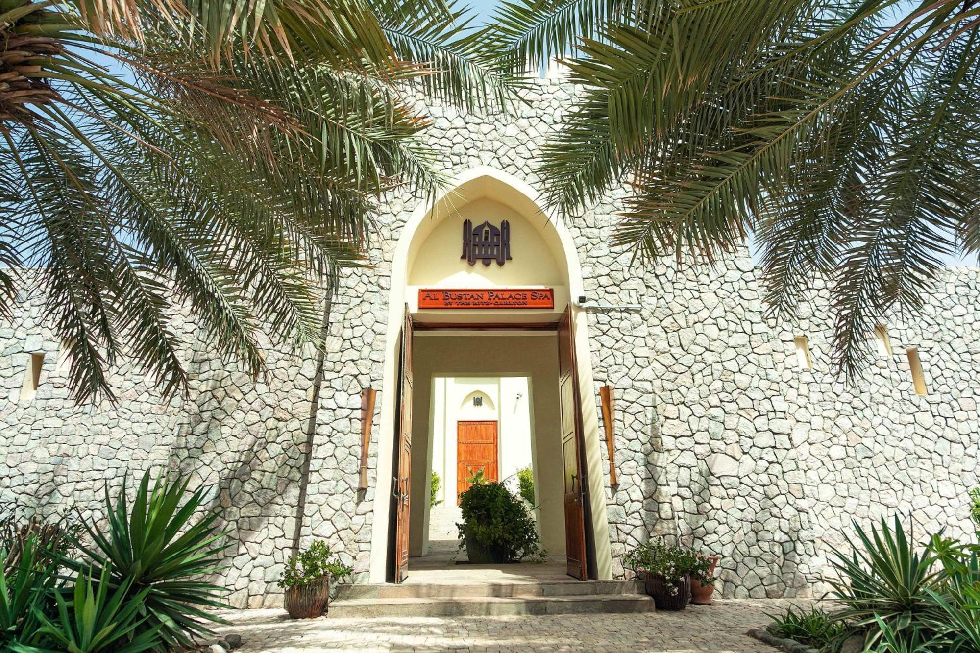 Al Bustan Palace, A Ritz-Carlton Hotel Muscat Exterior photo The entrance of the museum