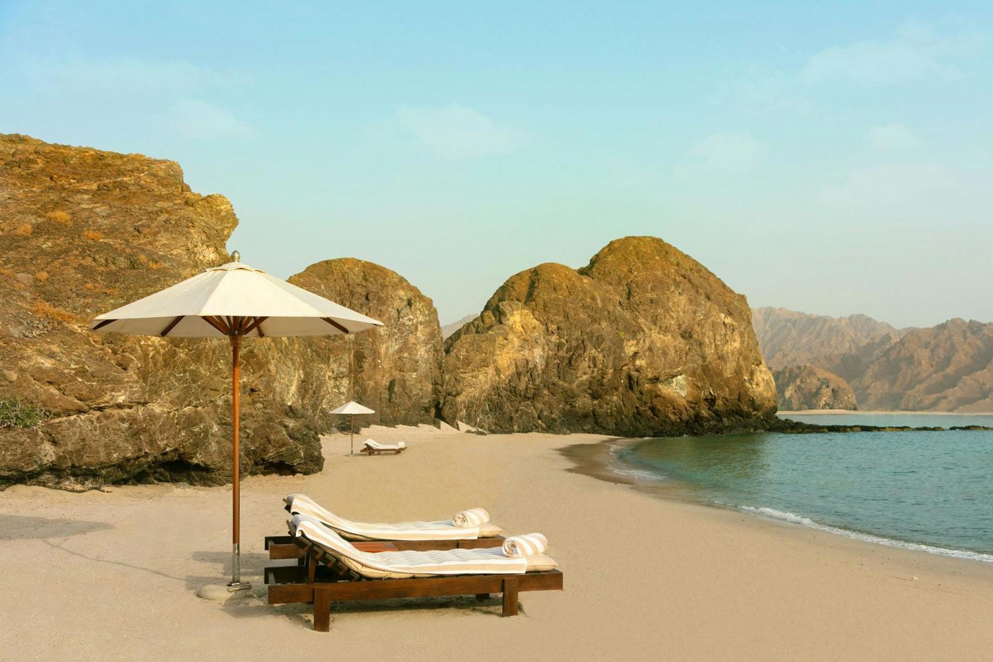 Al Bustan Palace, A Ritz-Carlton Hotel Muscat Exterior photo Beach at the Chedi Muscat