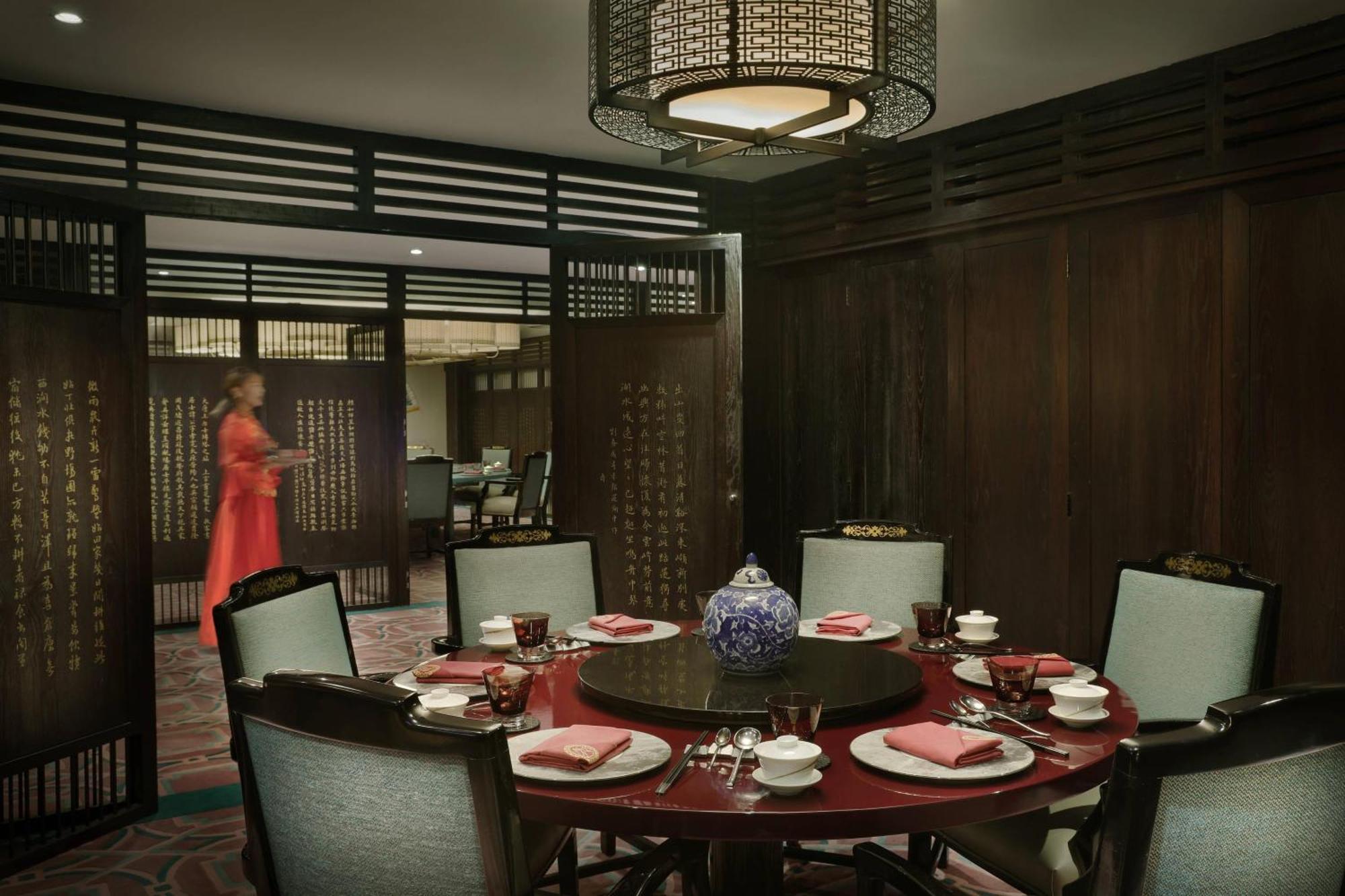Al Bustan Palace, A Ritz-Carlton Hotel Muscat Exterior photo A private dining room at the restaurant