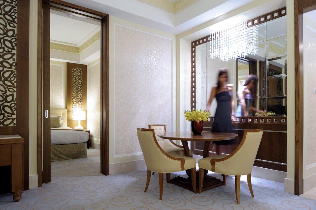 Al Bustan Palace, A Ritz-Carlton Hotel Muscat Room photo A suite at the Four Seasons Hotel, London